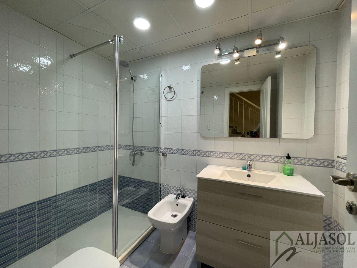 For sale of duplex in Bormujos