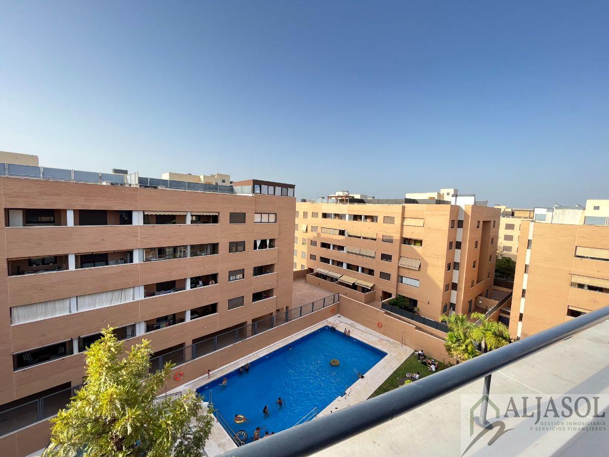 For sale of penthouse in Mairena del Aljarafe