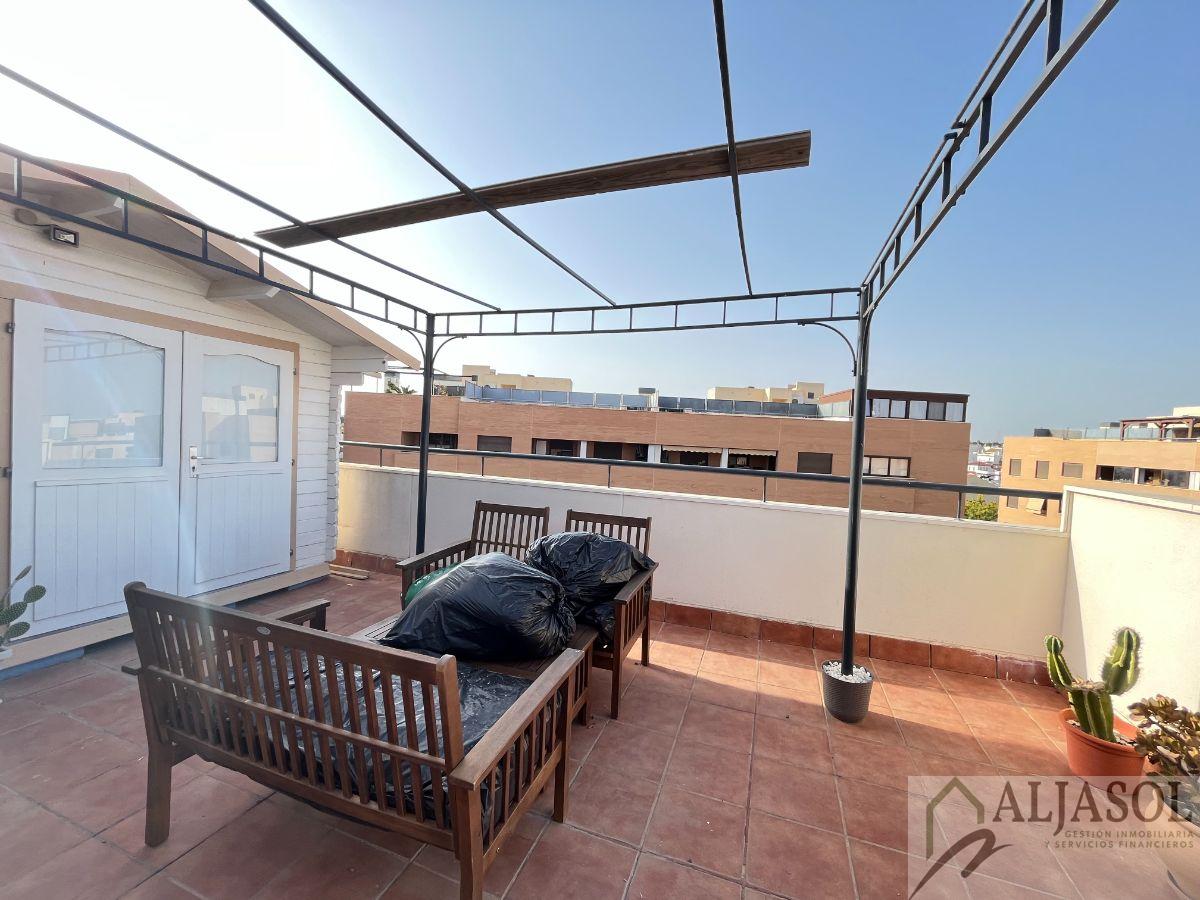 For sale of penthouse in Mairena del Aljarafe