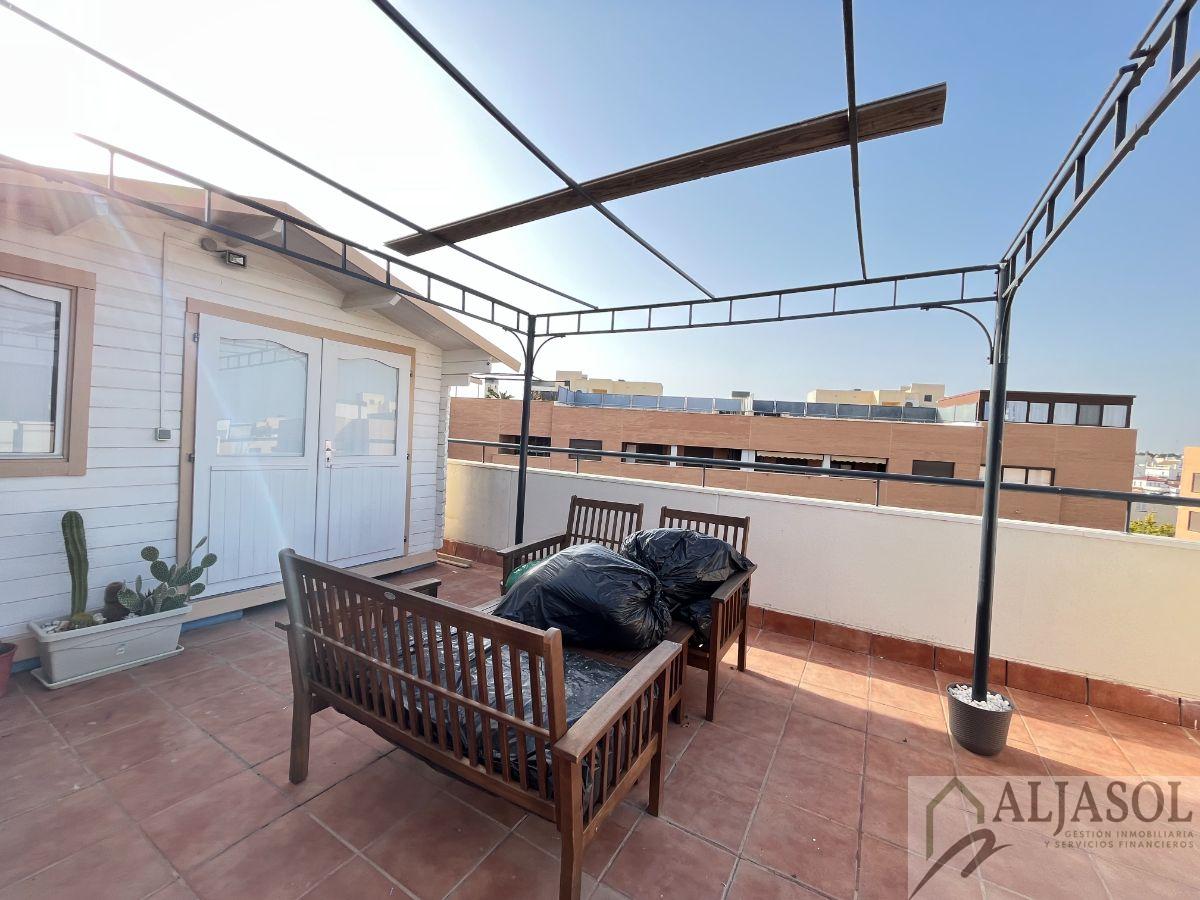 For sale of penthouse in Mairena del Aljarafe