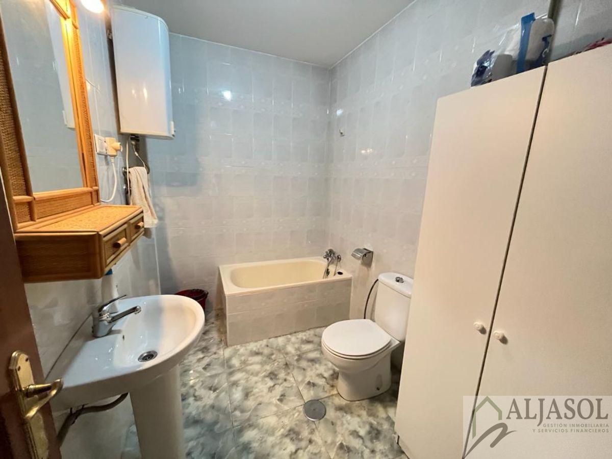 For sale of flat in Bormujos