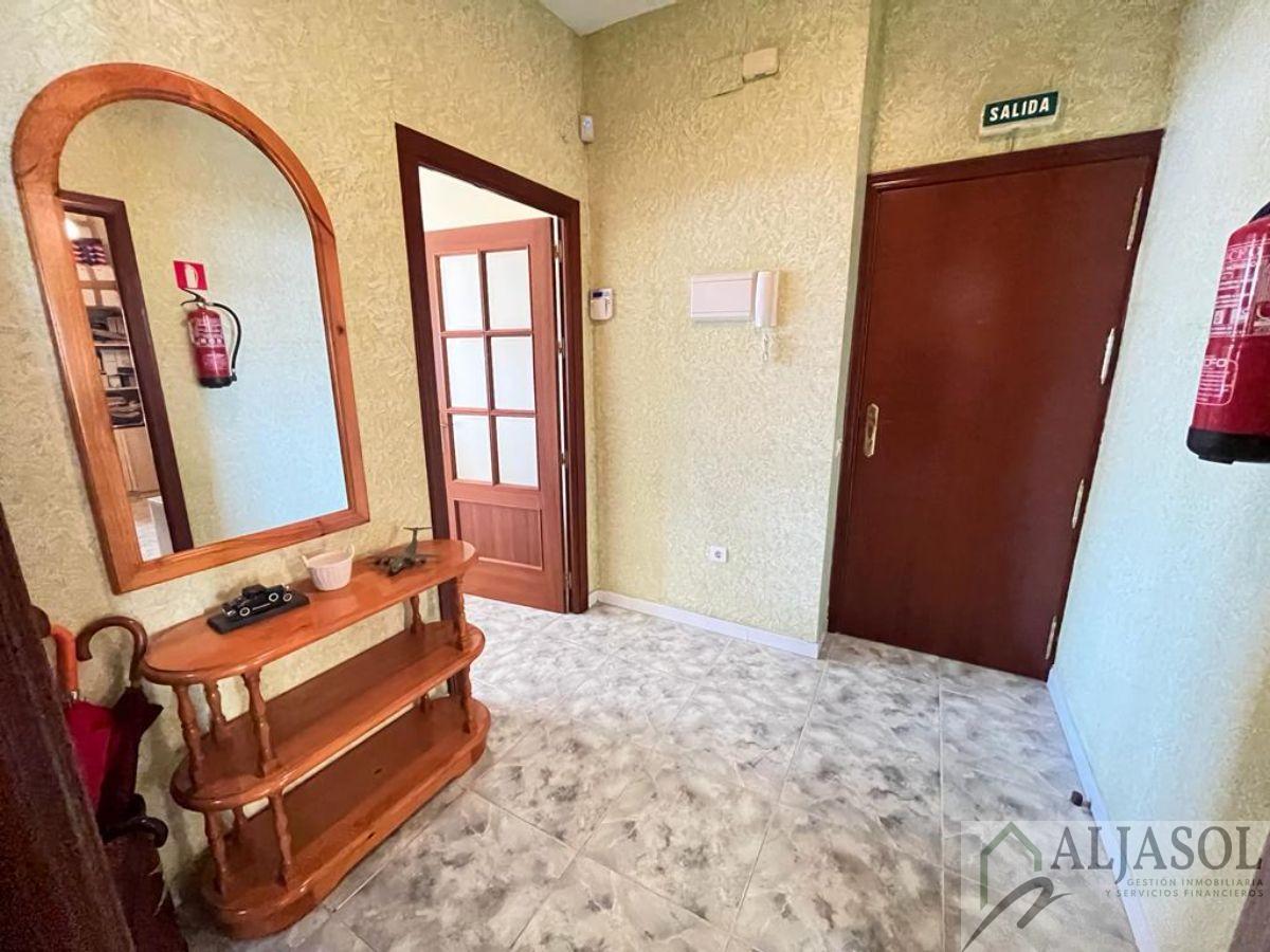 For sale of flat in Bormujos