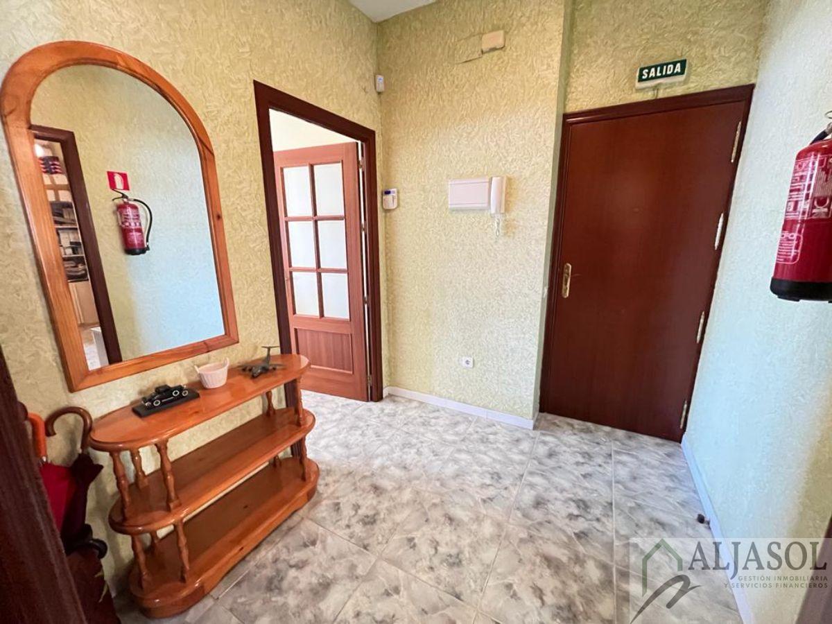 For sale of flat in Bormujos