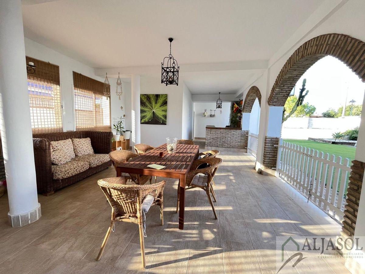 For sale of chalet in Palomares del Río