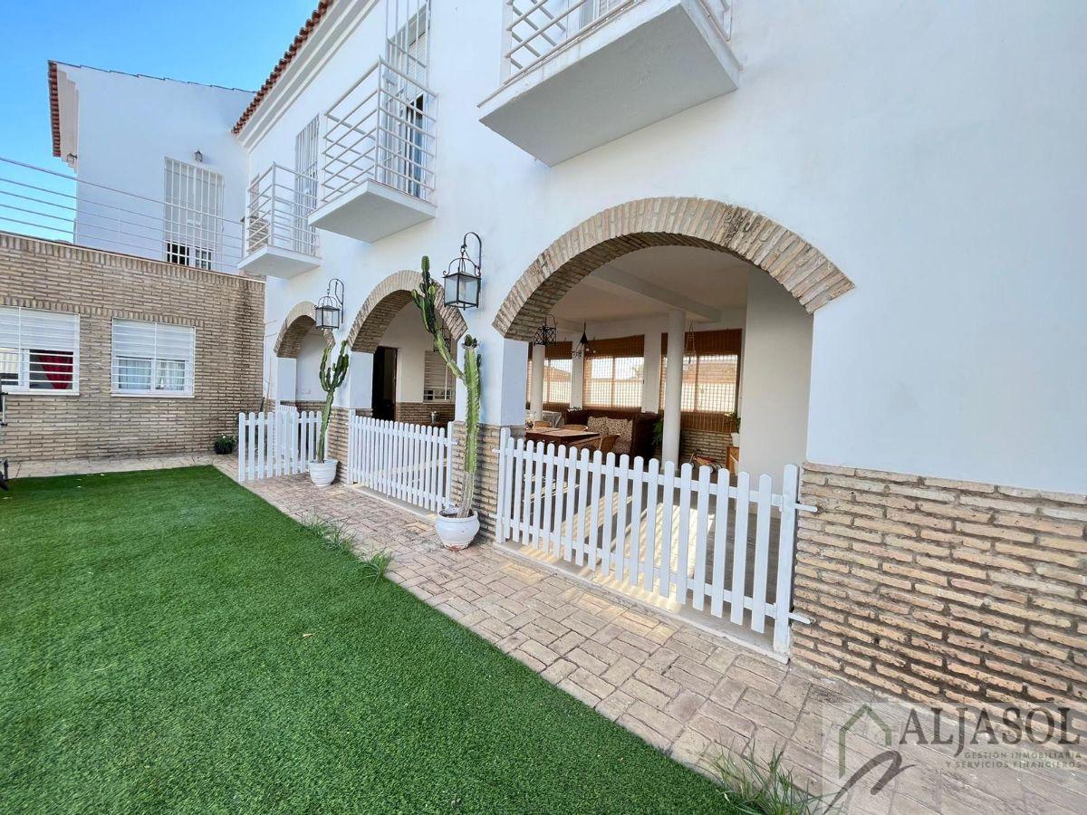 For sale of chalet in Palomares del Río