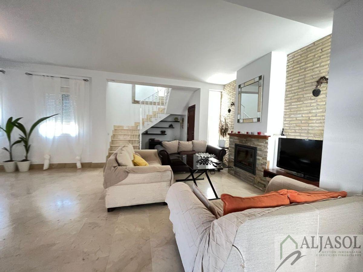 For sale of chalet in Palomares del Río