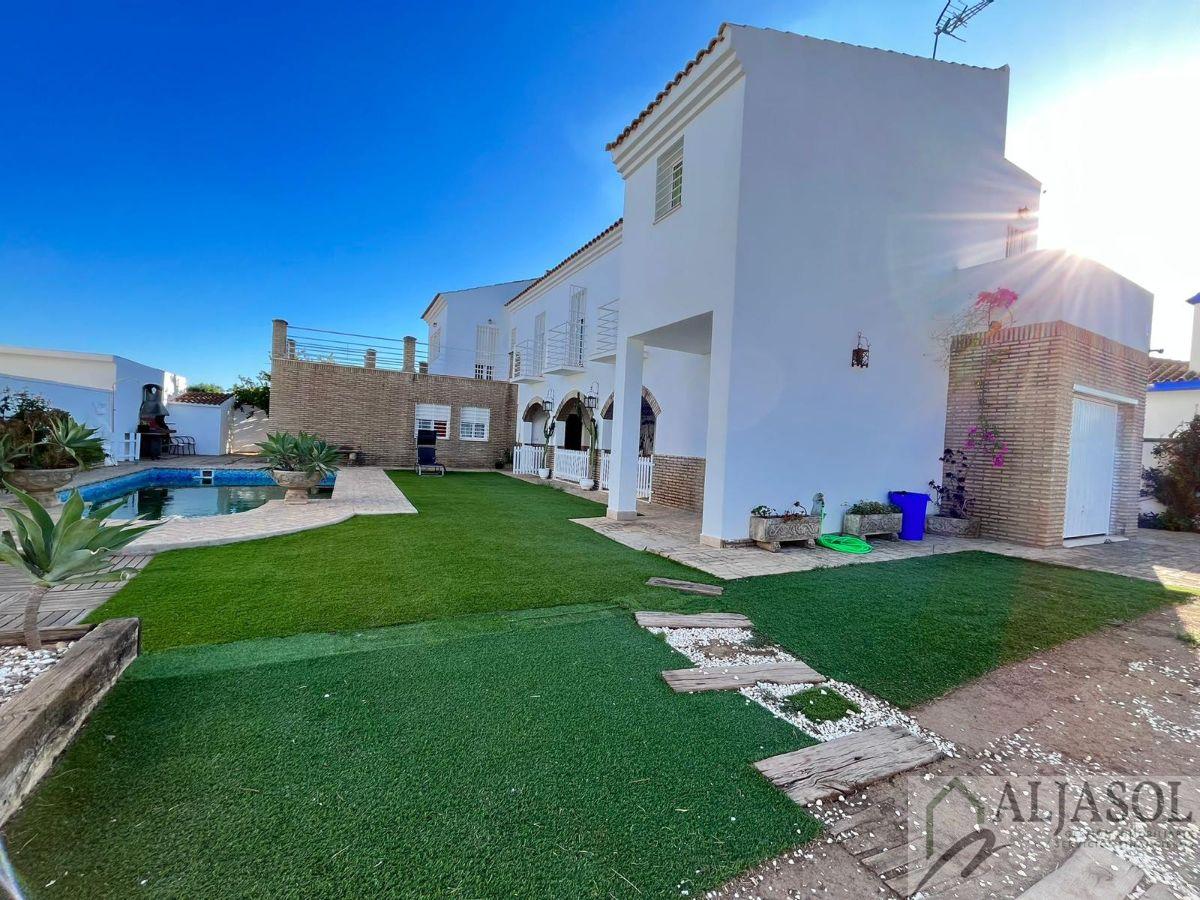 For sale of chalet in Palomares del Río