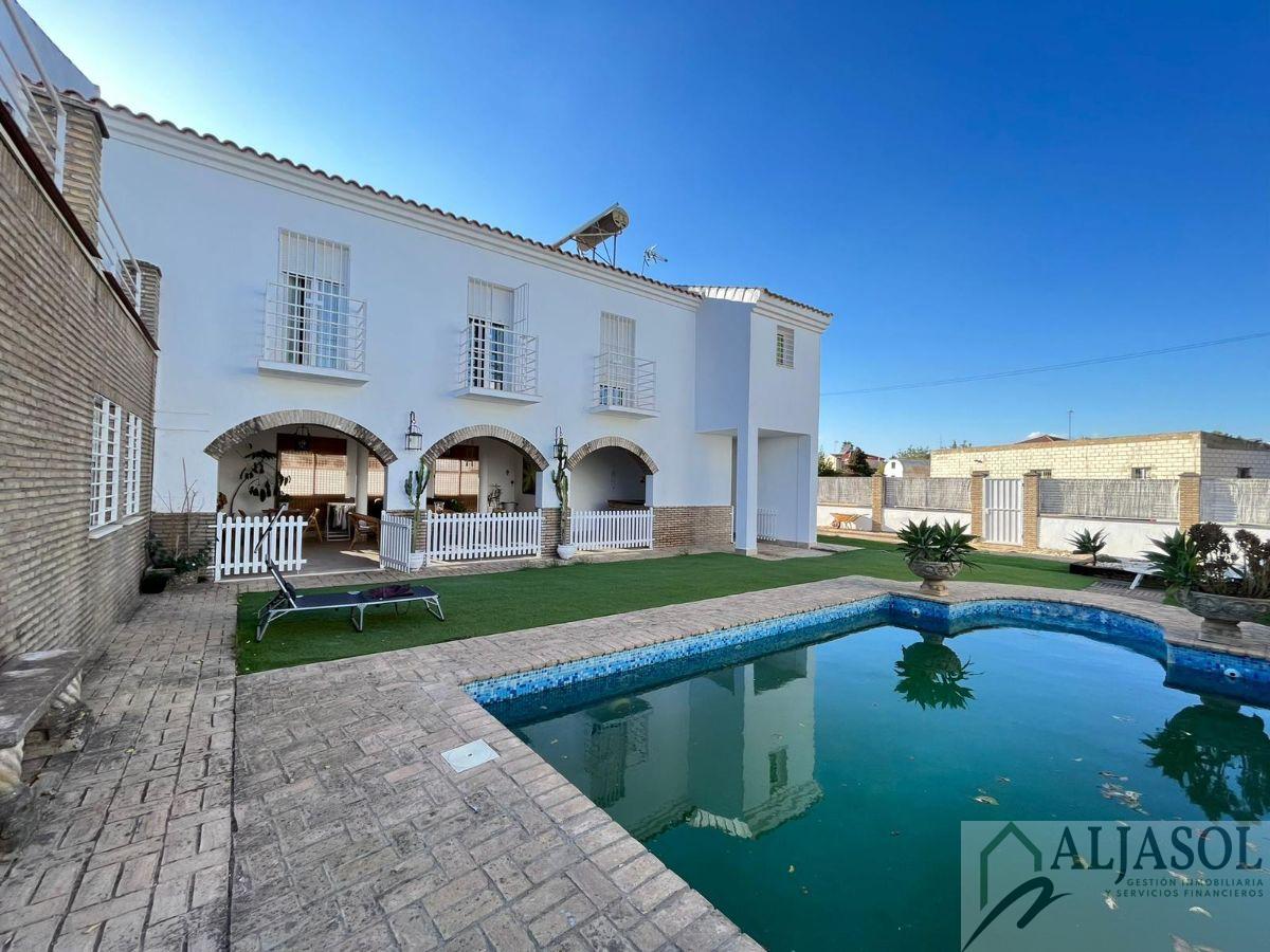 For sale of chalet in Palomares del Río