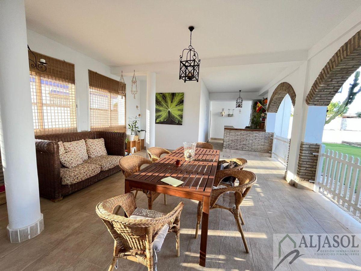 For sale of chalet in Palomares del Río