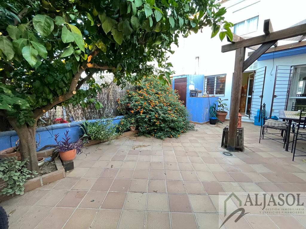 For sale of house in Villanueva del Ariscal