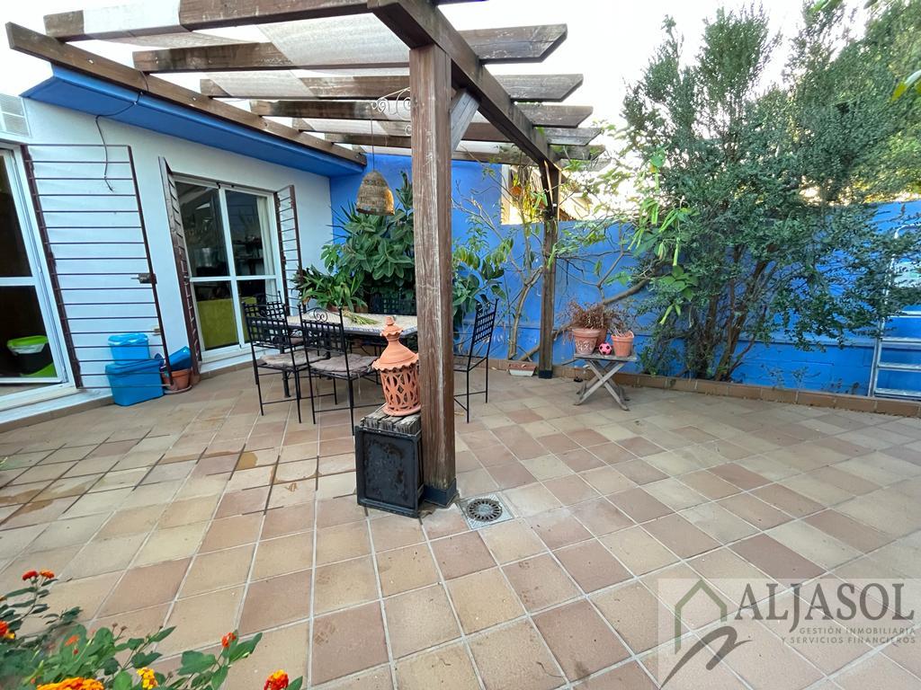 For sale of house in Villanueva del Ariscal