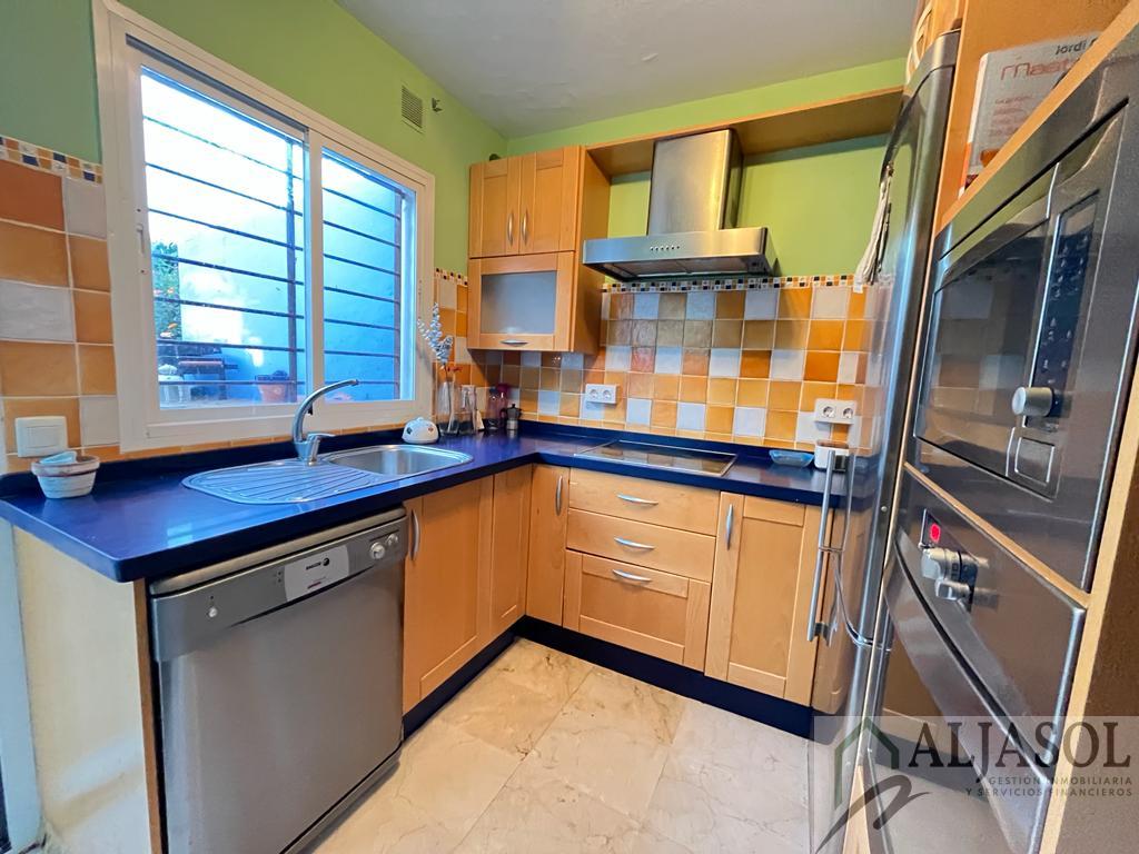 For sale of house in Villanueva del Ariscal