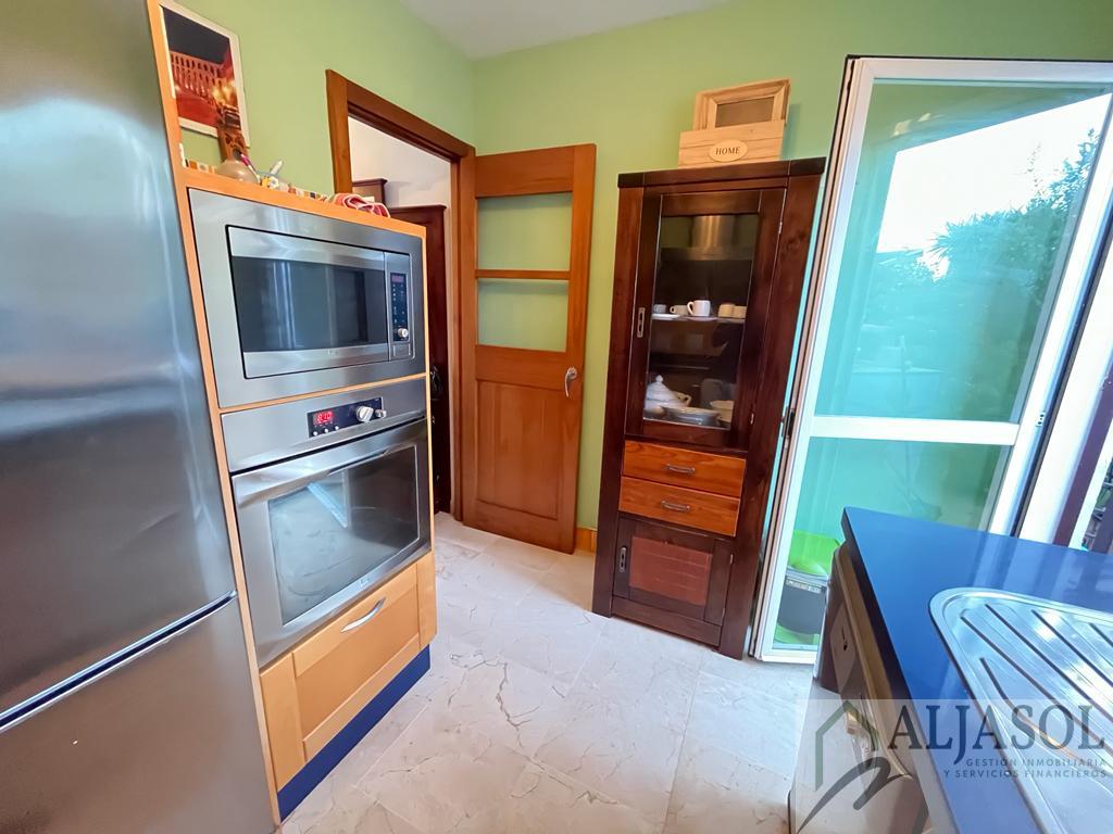 For sale of house in Villanueva del Ariscal
