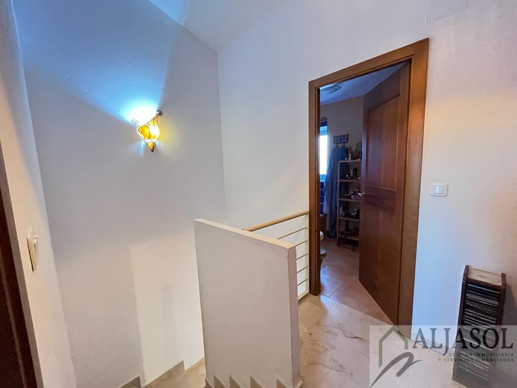 For sale of house in Villanueva del Ariscal