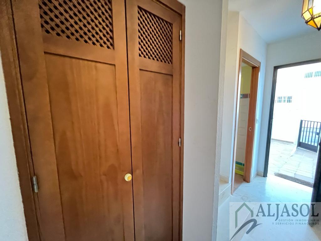 For sale of house in Villanueva del Ariscal