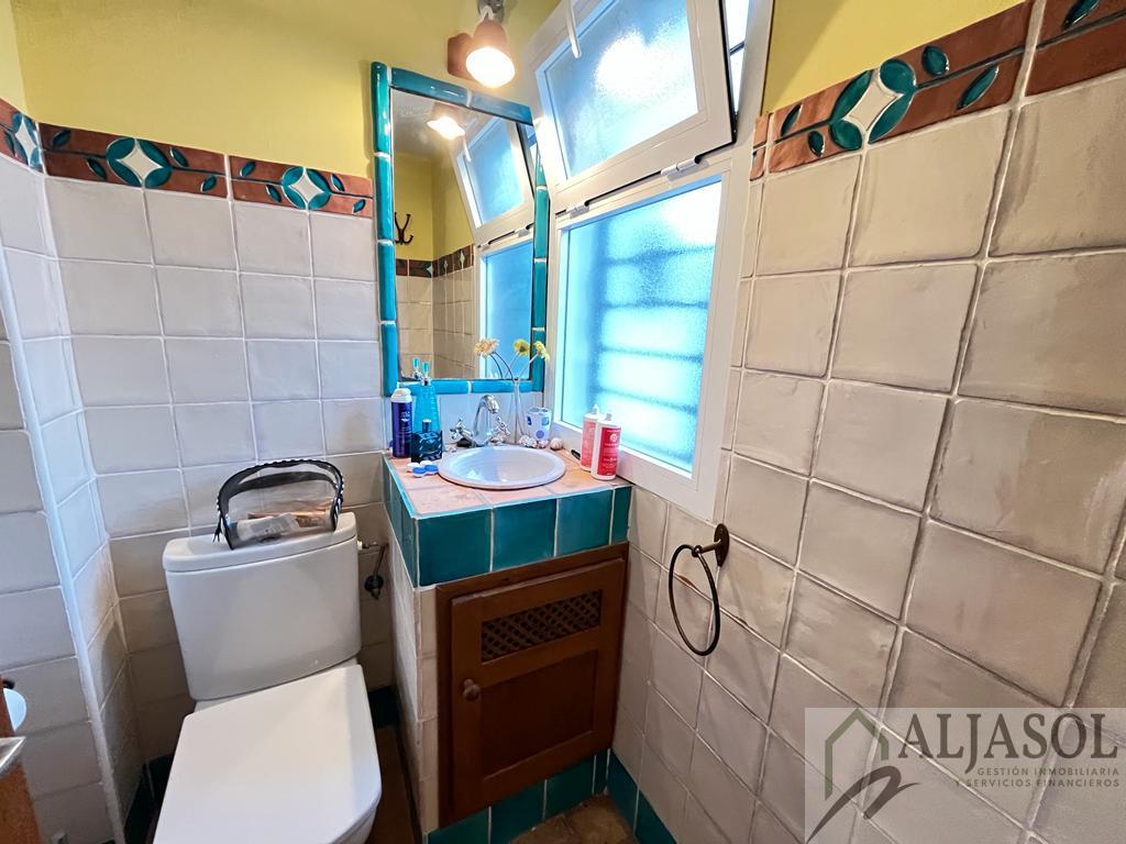 For sale of house in Villanueva del Ariscal