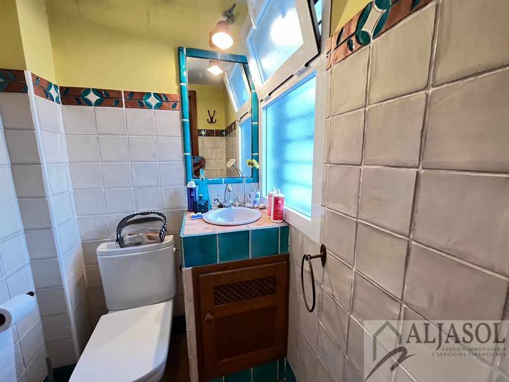 For sale of house in Villanueva del Ariscal