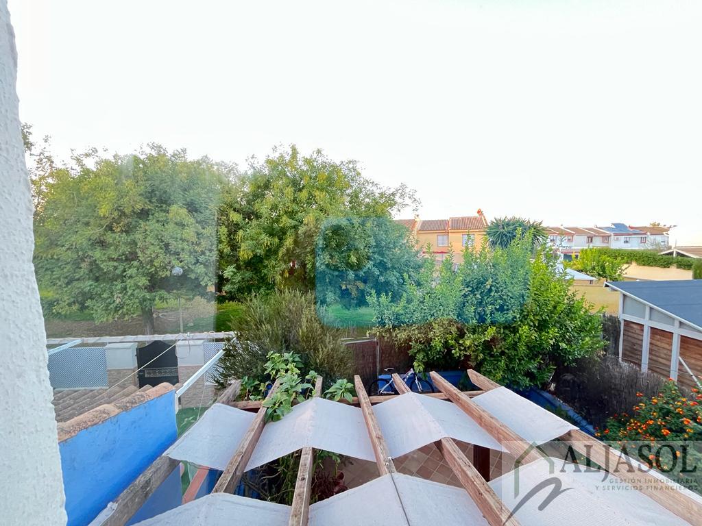 For sale of house in Villanueva del Ariscal