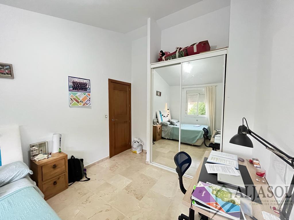 For sale of house in Villanueva del Ariscal