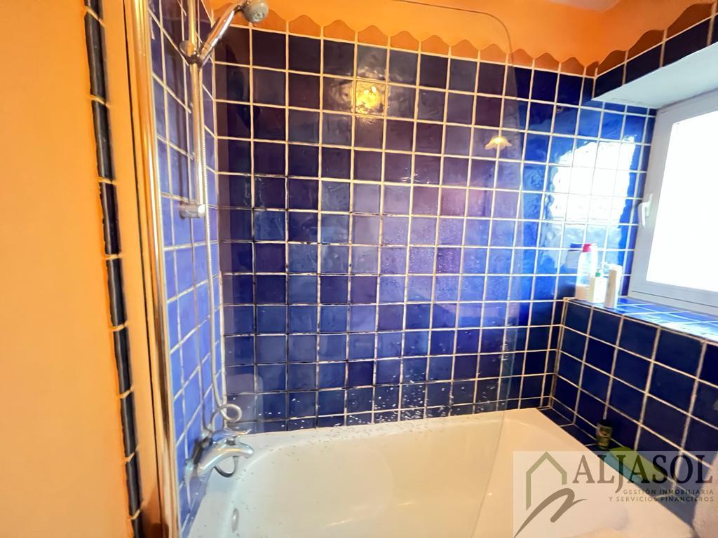For sale of house in Villanueva del Ariscal