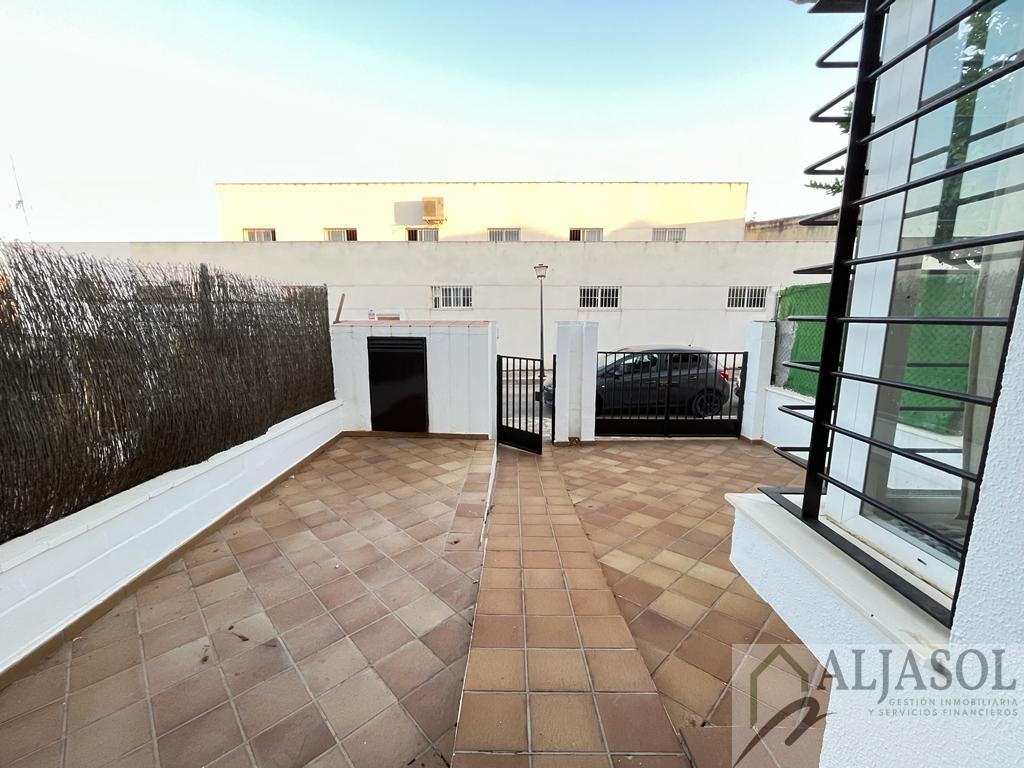 For sale of house in Villanueva del Ariscal
