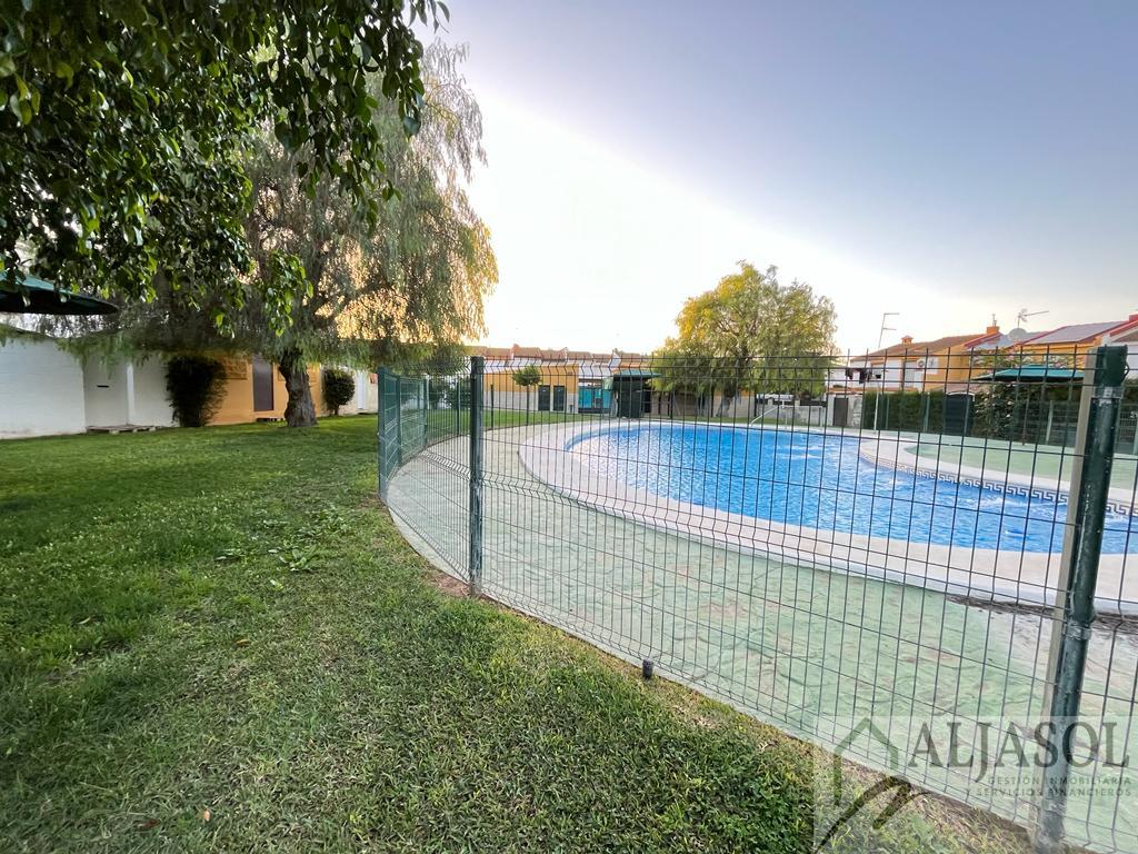 For sale of house in Villanueva del Ariscal