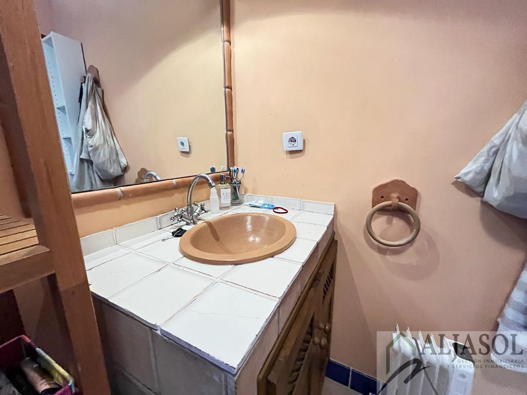For sale of house in Villanueva del Ariscal