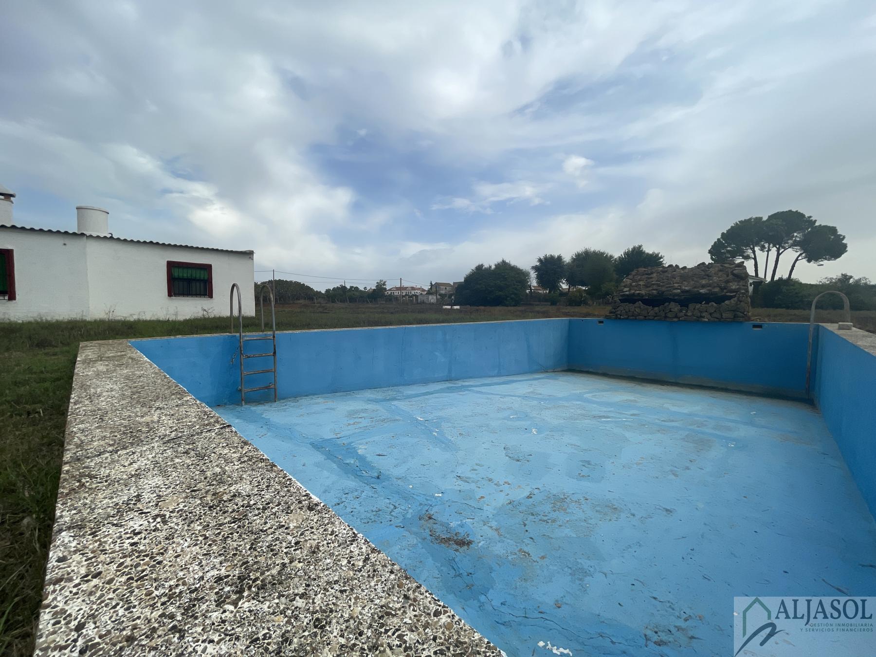 Venta de finca de recreo en Villanueva del Ariscal