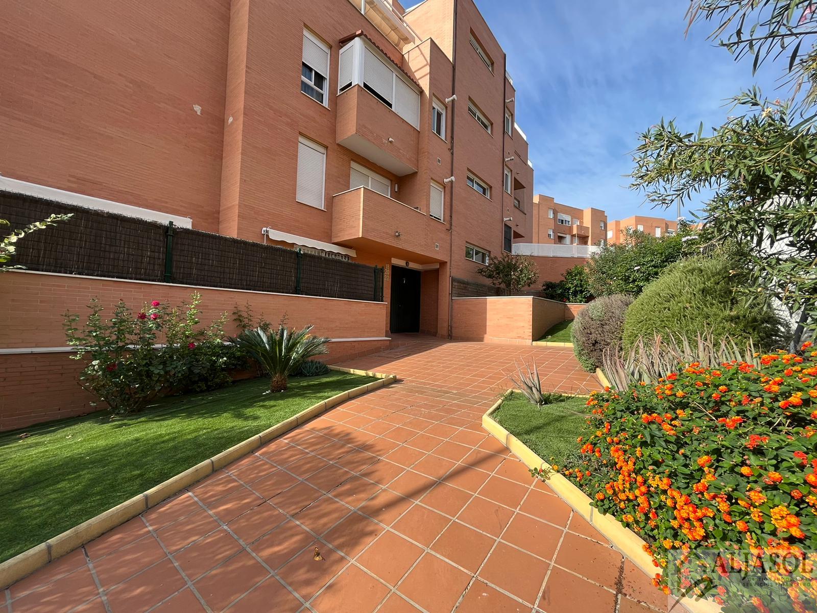 For sale of flat in Camas