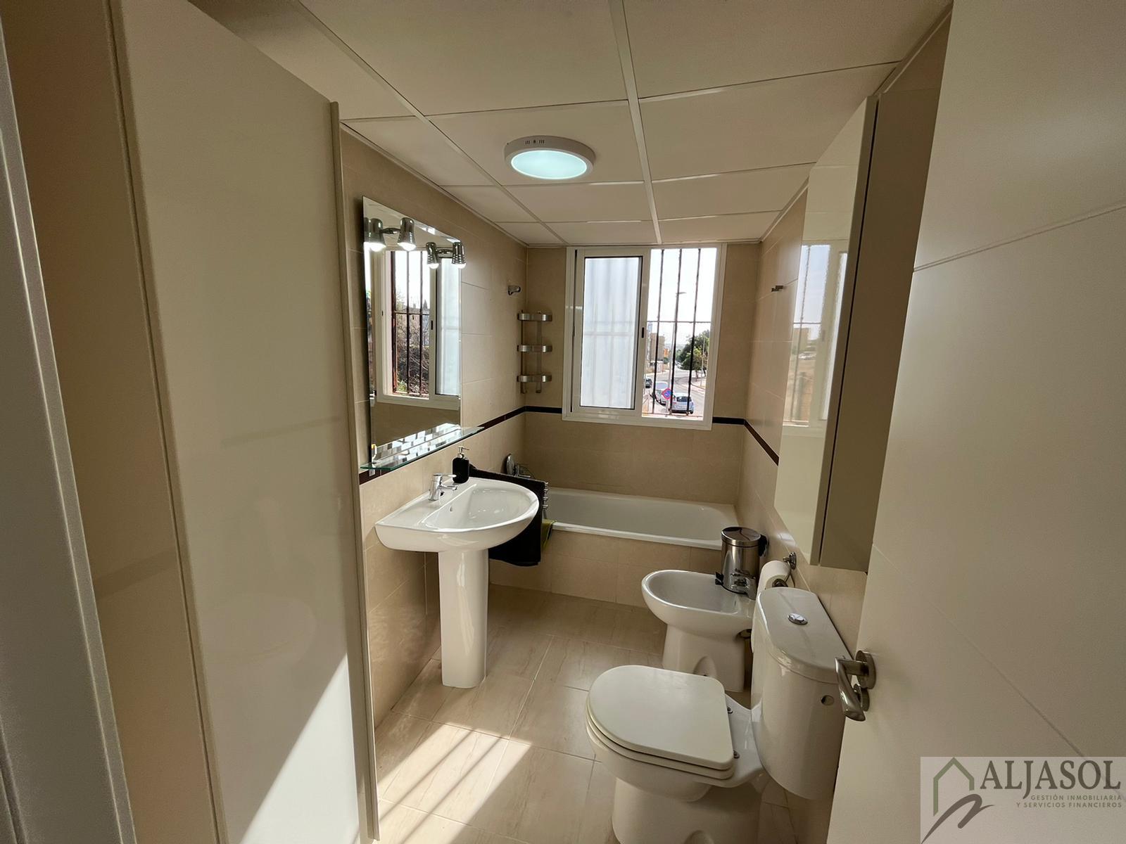 For sale of flat in Camas