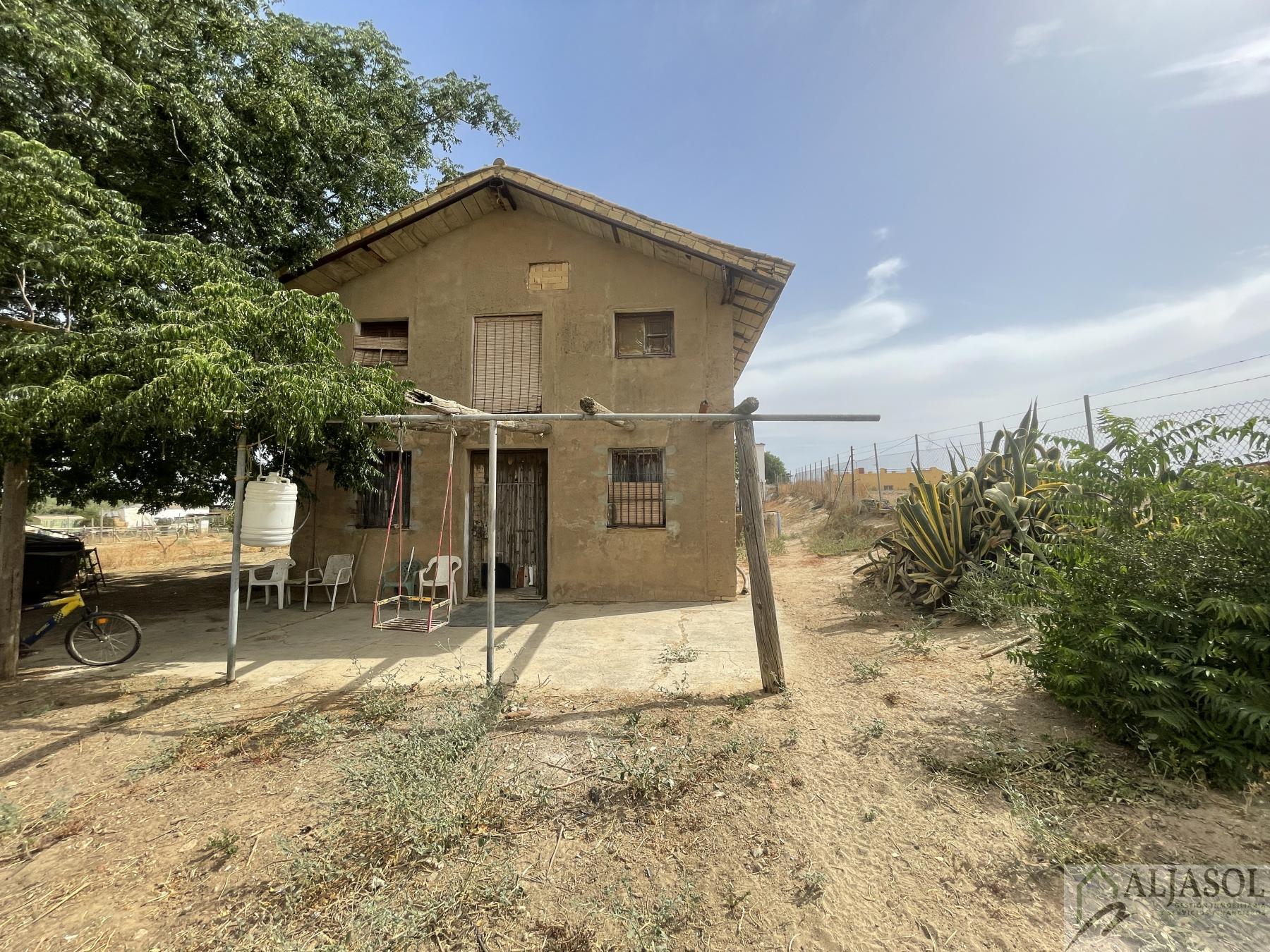 For sale of house in Coria del Río