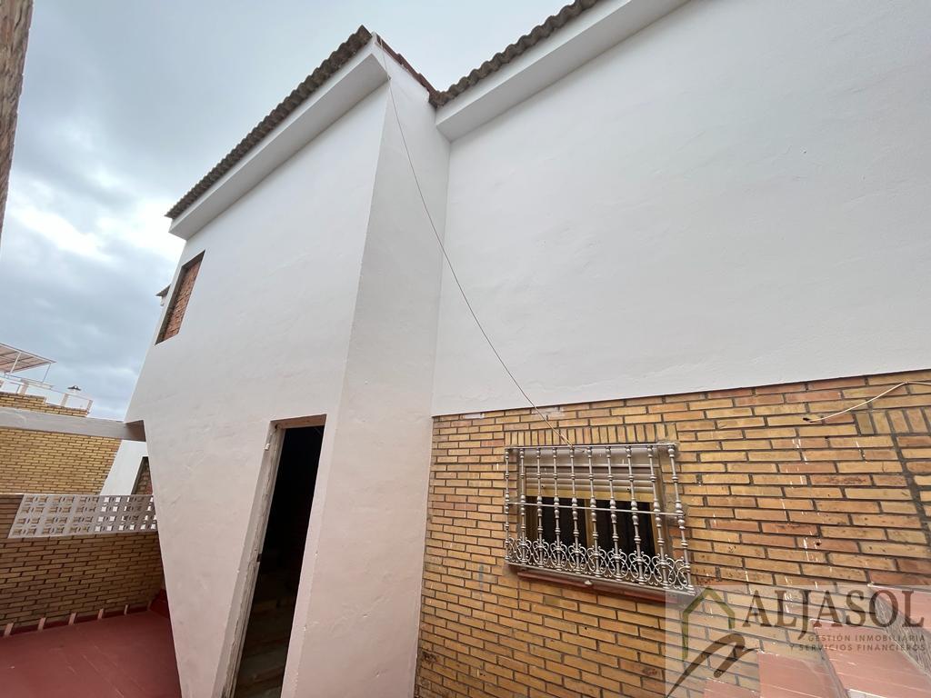 For sale of house in Sanlúcar la Mayor