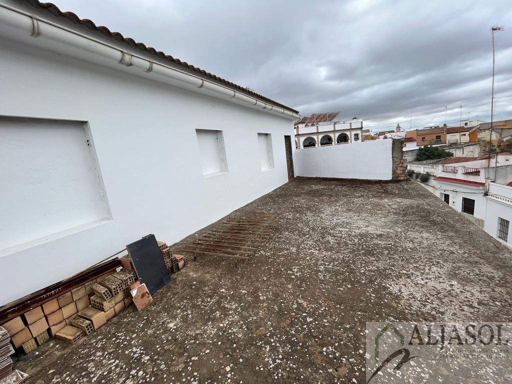 For sale of house in Sanlúcar la Mayor