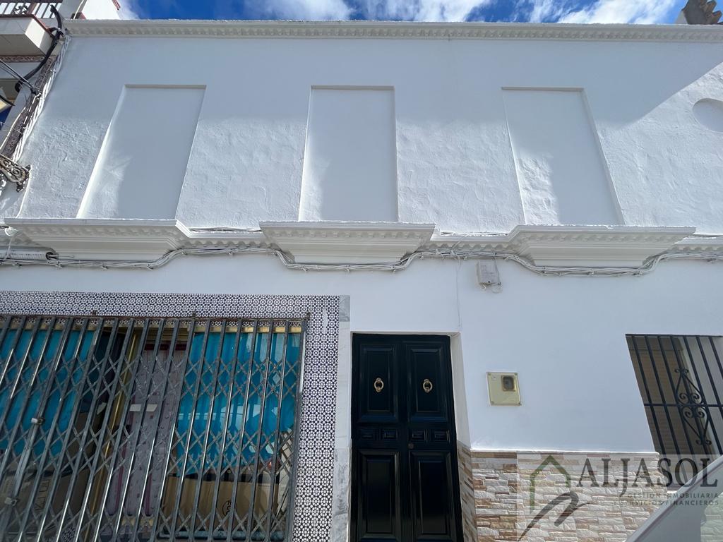 For sale of house in Sanlúcar la Mayor