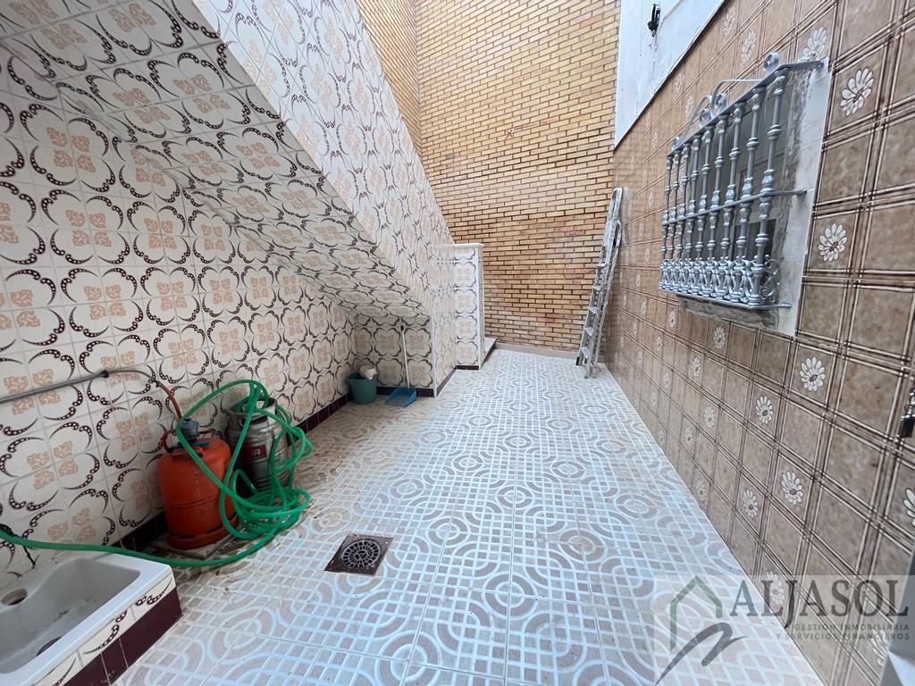 For sale of house in Sanlúcar la Mayor