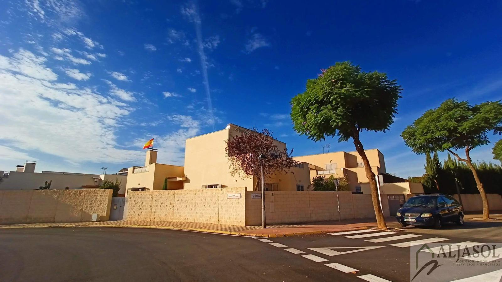 For sale of chalet in Espartinas