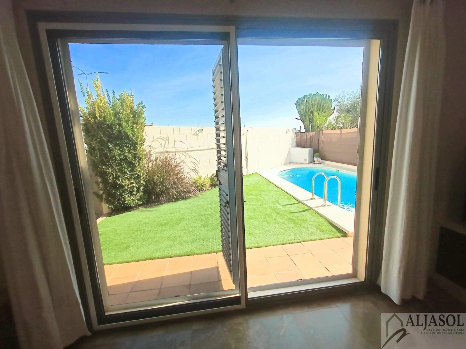 For sale of chalet in Espartinas