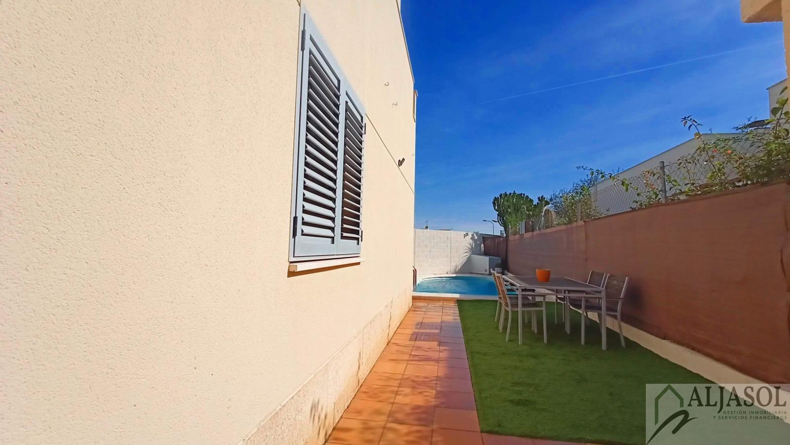 For sale of chalet in Espartinas