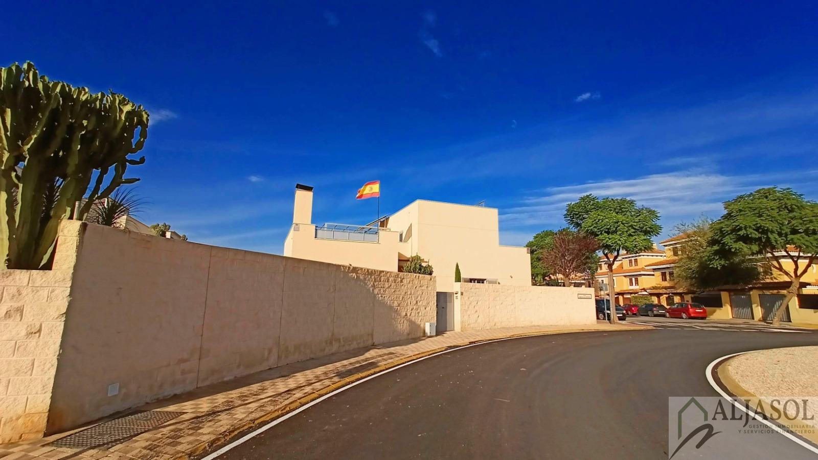 For sale of chalet in Espartinas