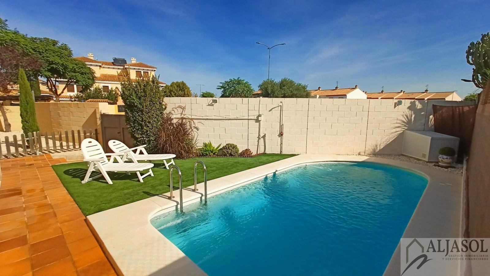 For sale of chalet in Espartinas
