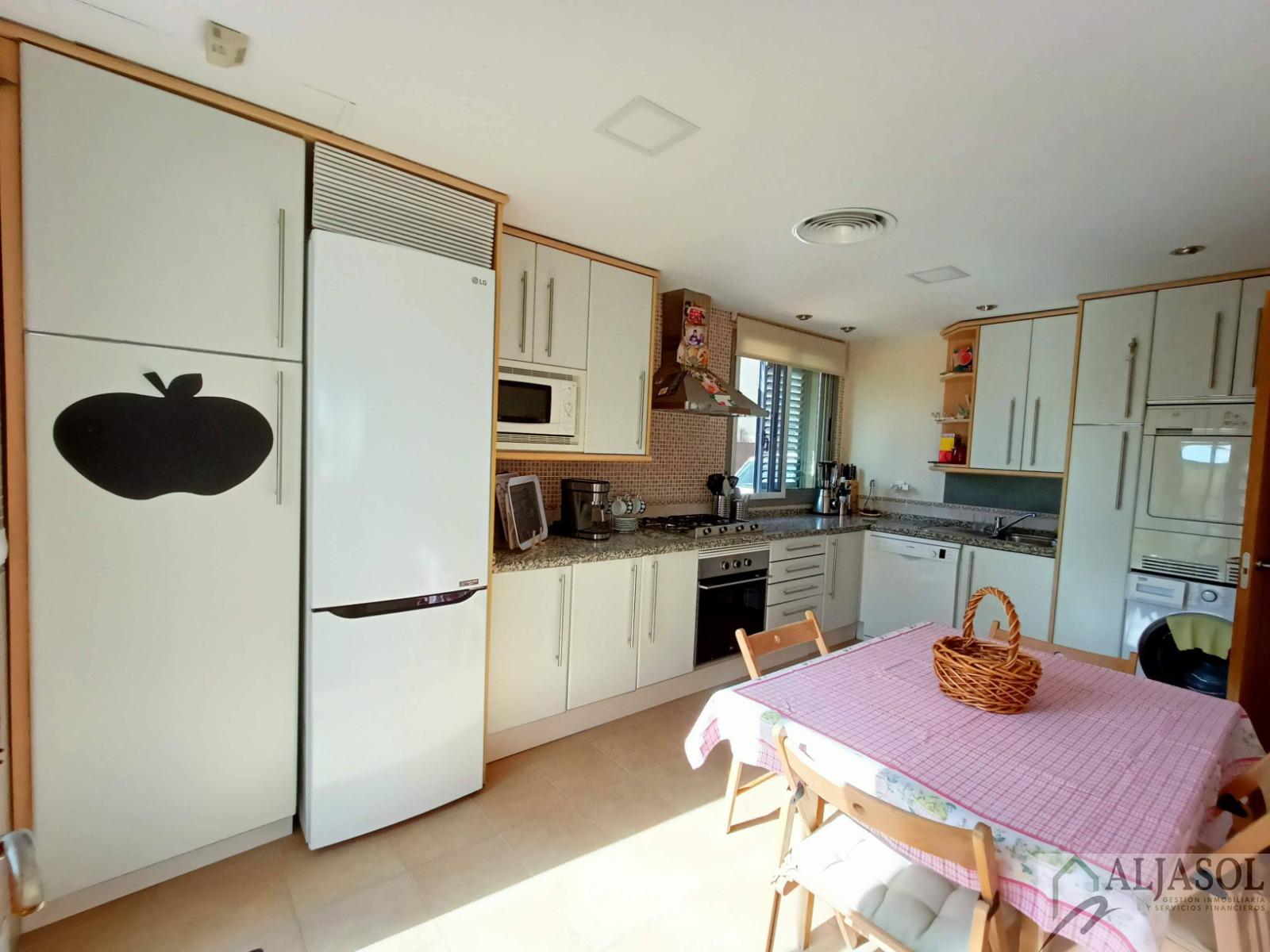 For sale of chalet in Espartinas