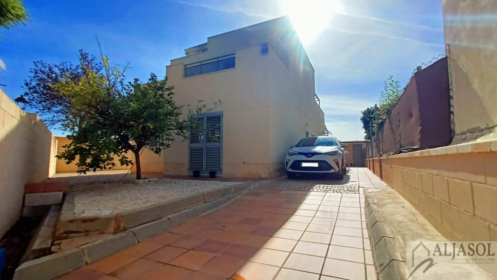 For sale of chalet in Espartinas
