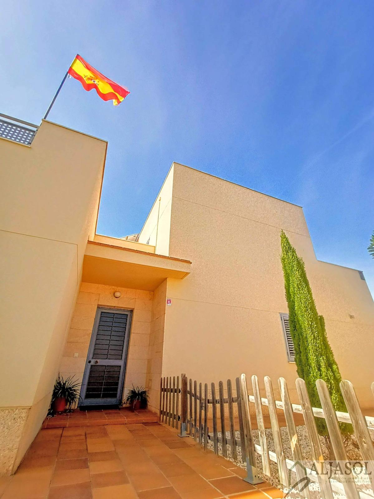 For sale of chalet in Espartinas