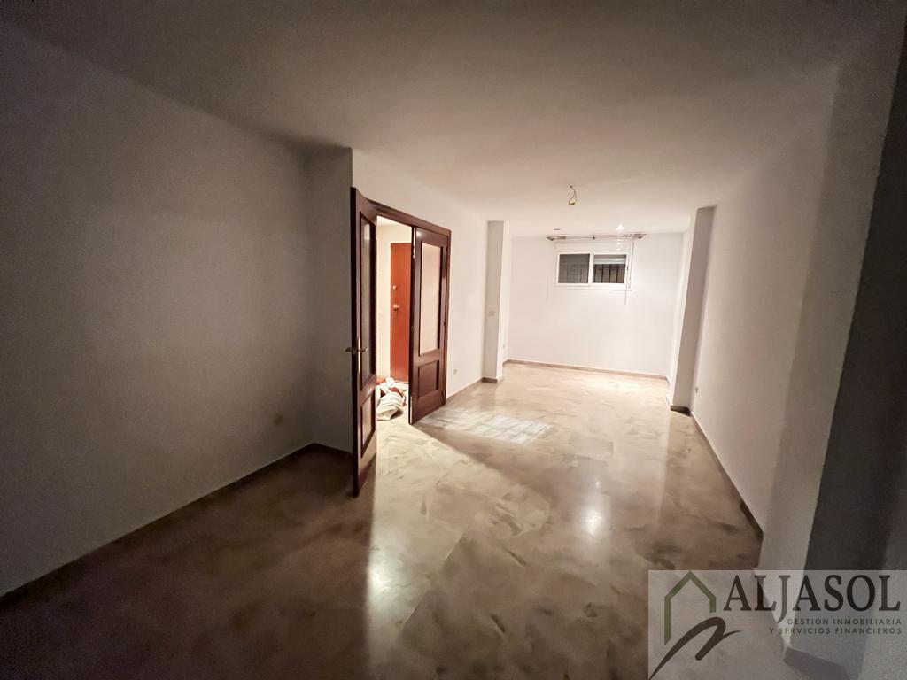 For sale of duplex in Tomares