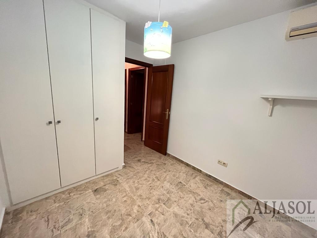 For sale of duplex in Tomares