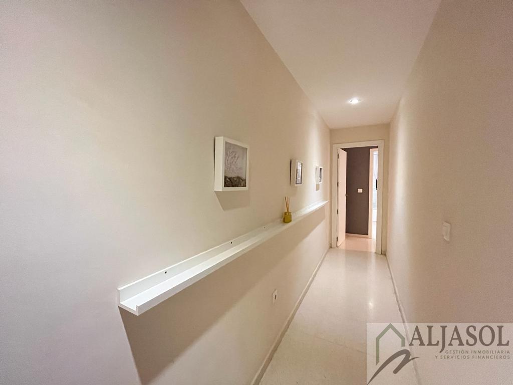 For sale of flat in Mairena del Aljarafe