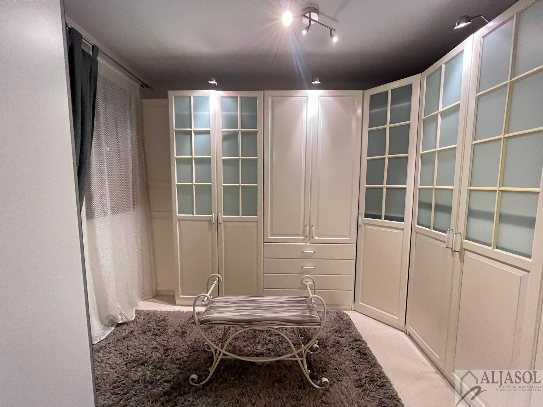 For sale of flat in Mairena del Aljarafe