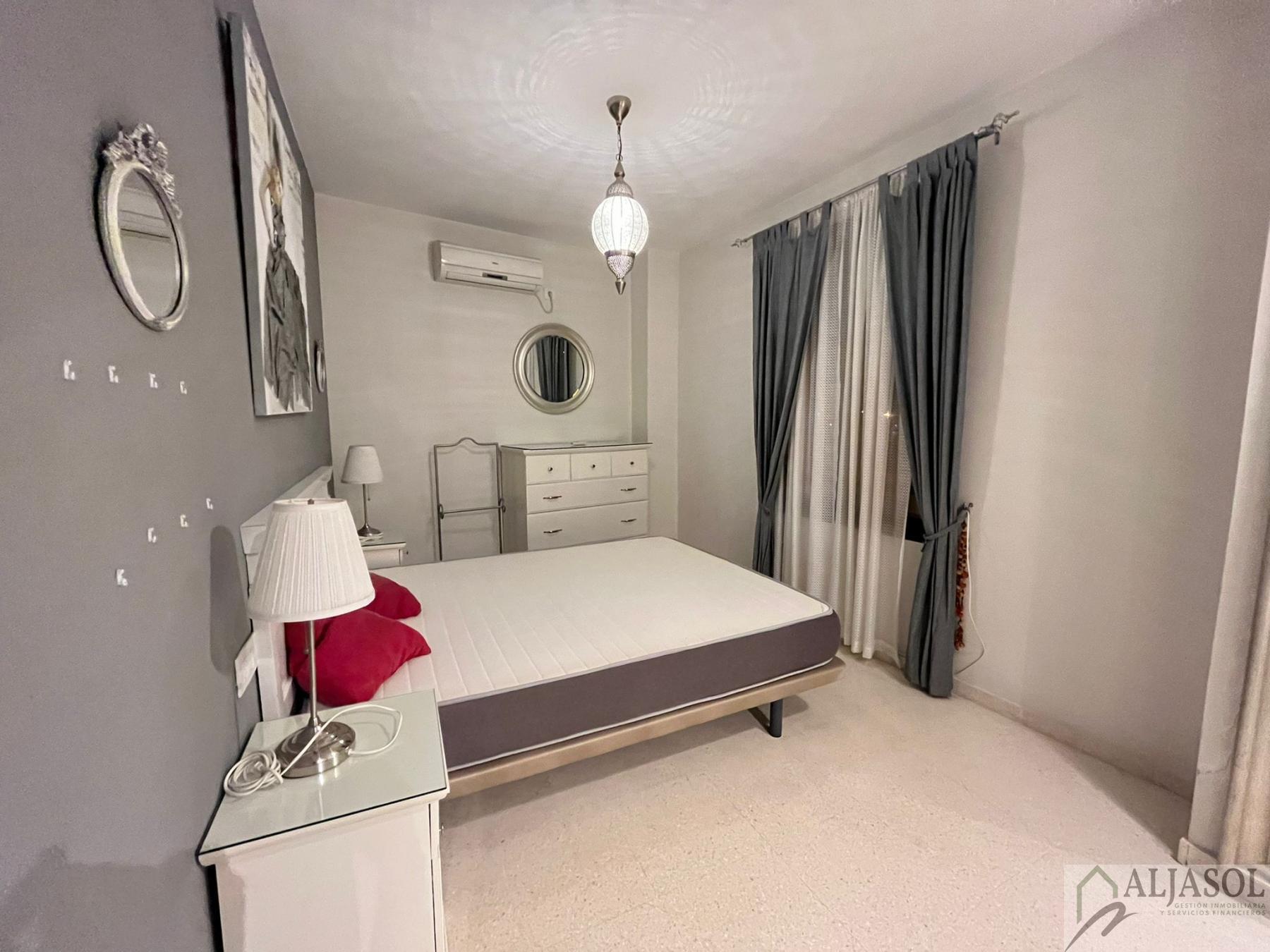 For sale of flat in Mairena del Aljarafe