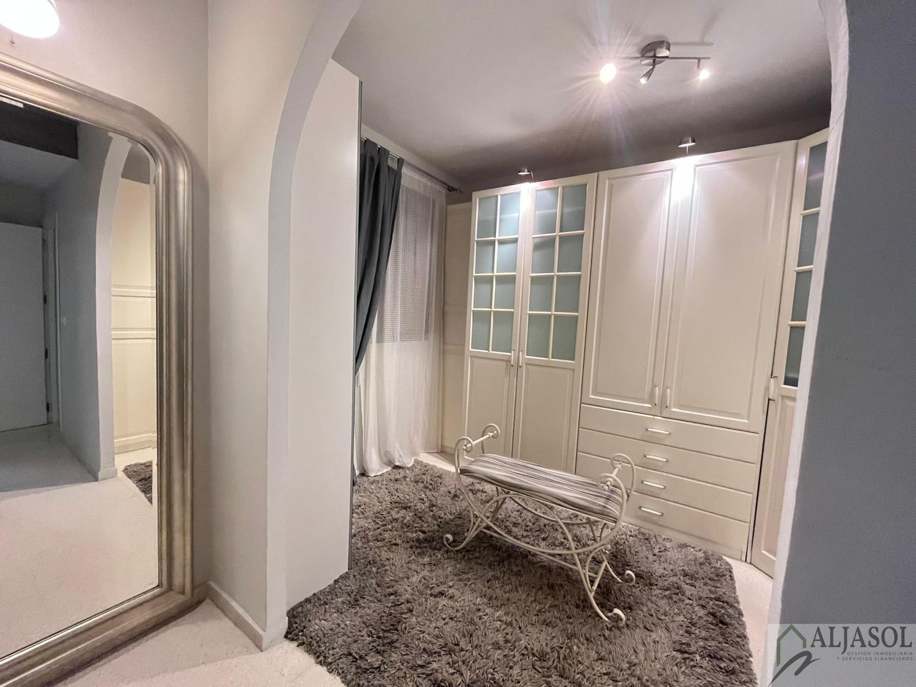 For sale of flat in Mairena del Aljarafe