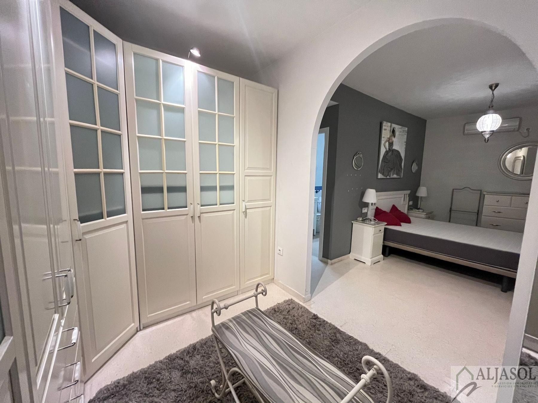 For sale of flat in Mairena del Aljarafe
